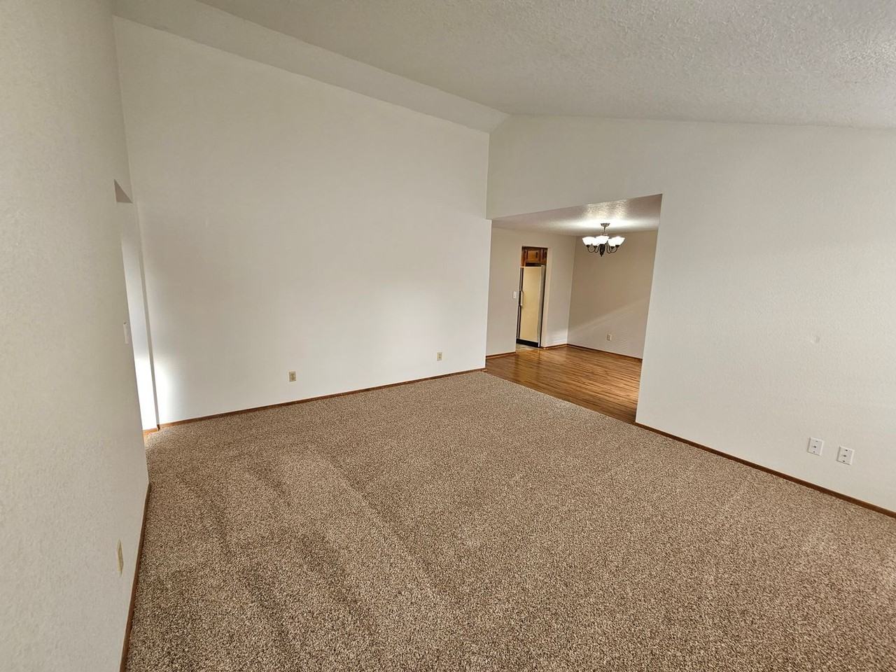 855 Fran St Se - Photo 5 of 24