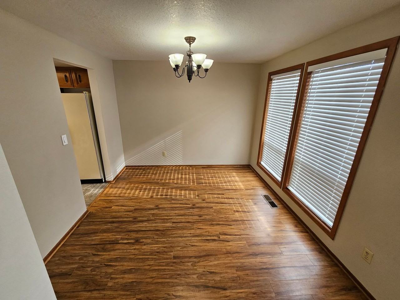 855 Fran St Se - Photo 6 of 24