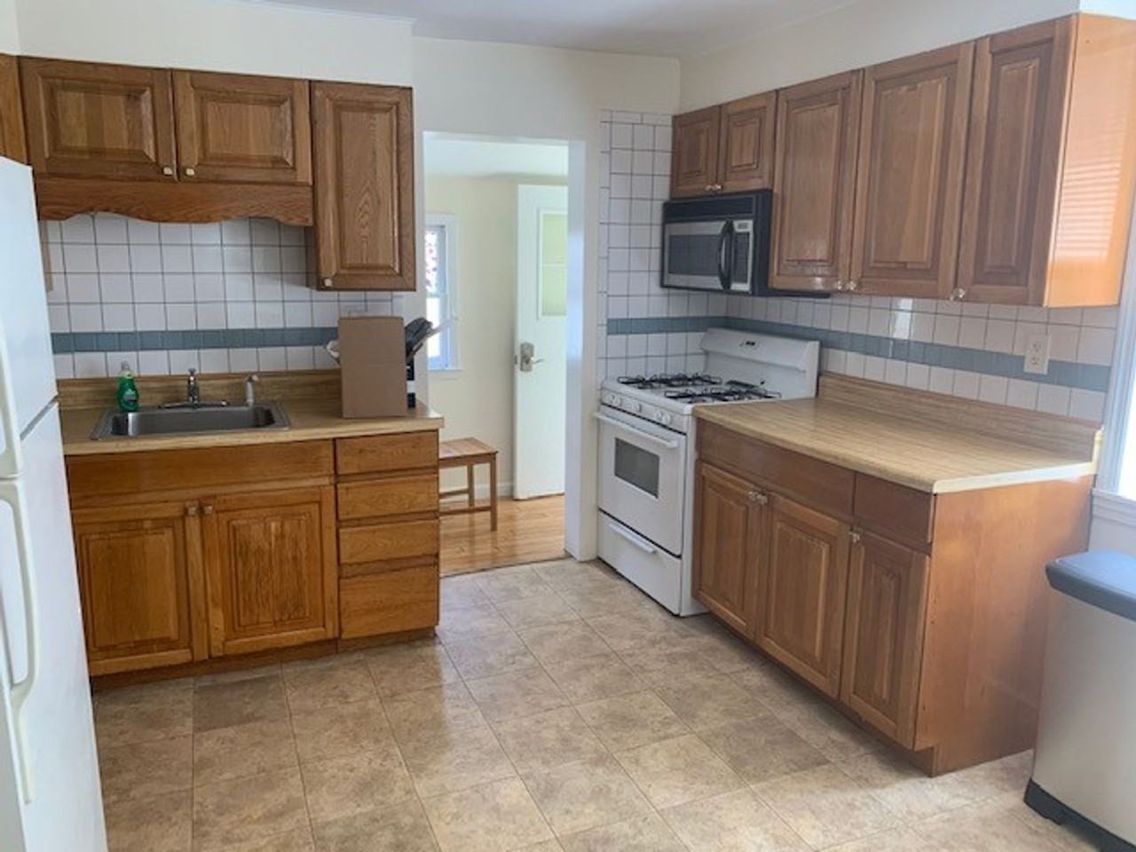 253 Sylvan St - Photo 2 of 11