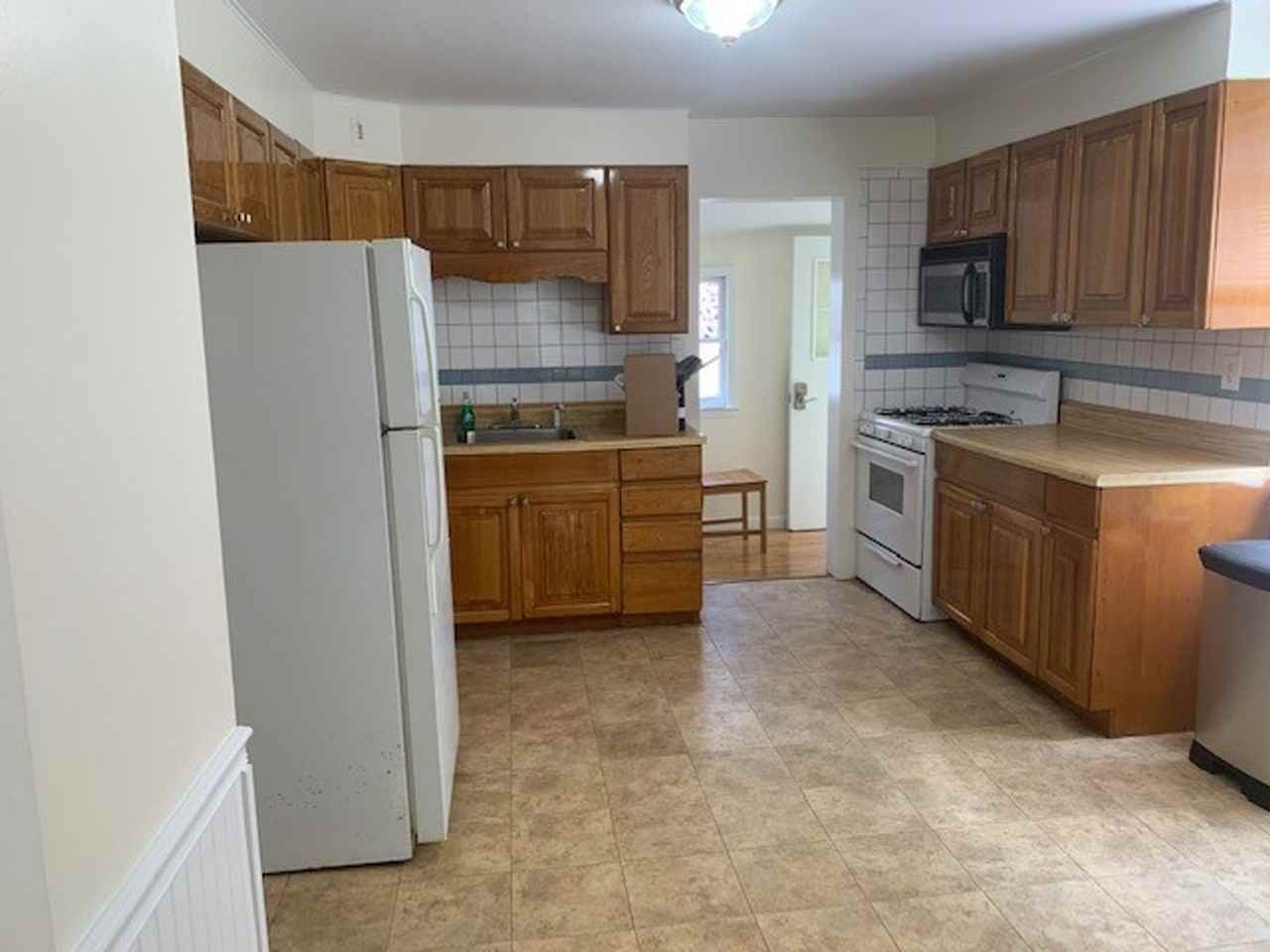 253 Sylvan St - Photo 3 of 11