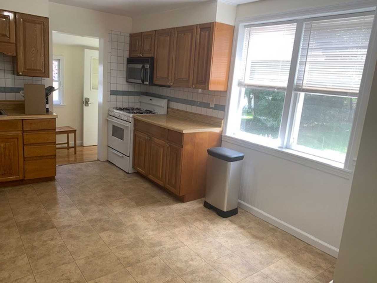 253 Sylvan St - Photo 4 of 11