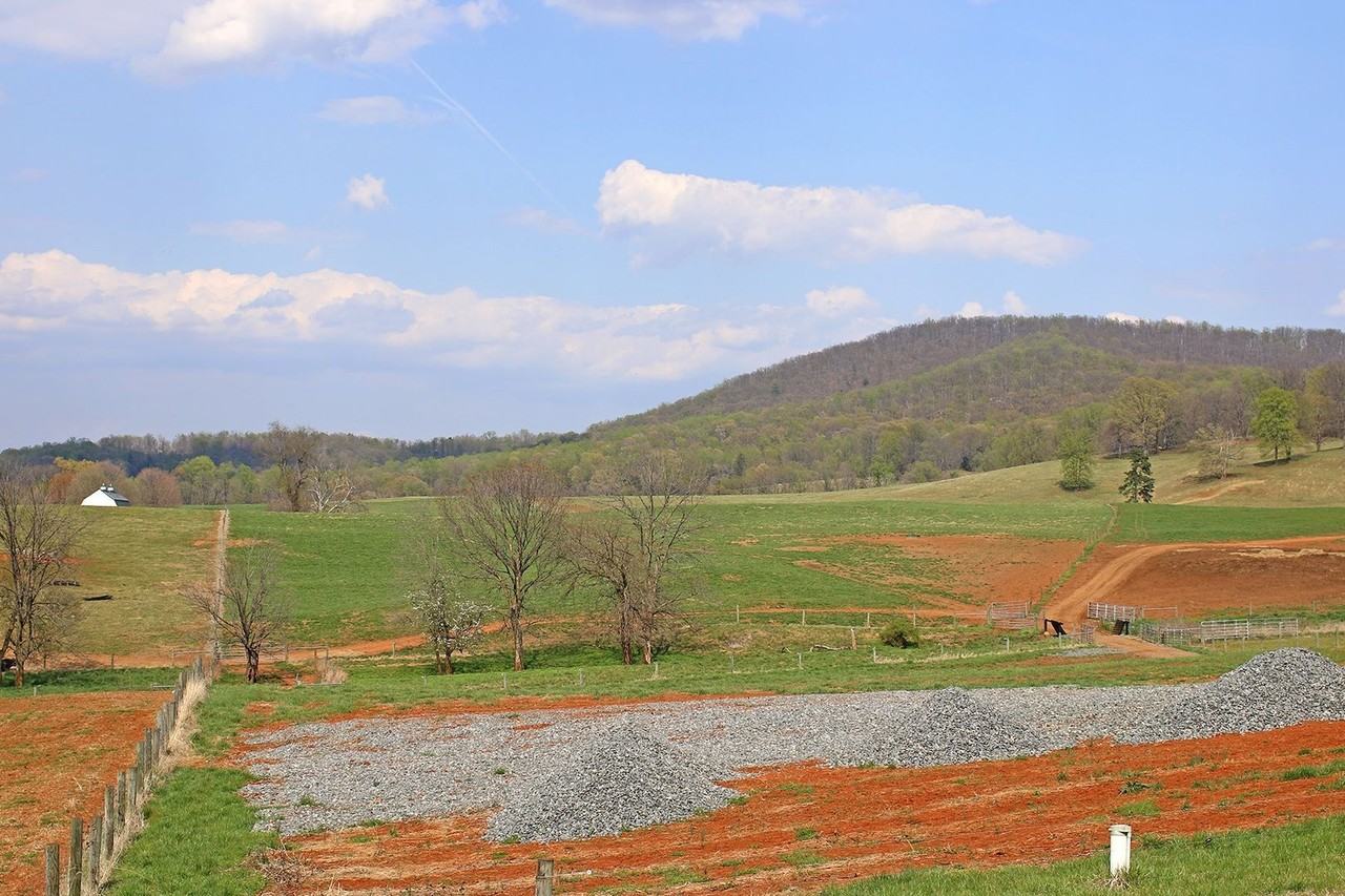 4577 Stony Point Rd - Photo 3 of 24