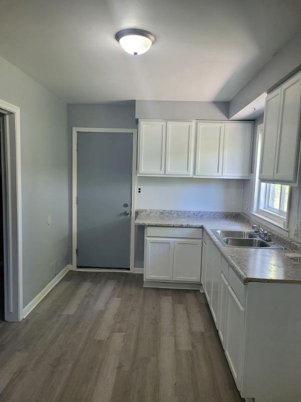 2914 Cheyenne Ave - Photo 2 of 7