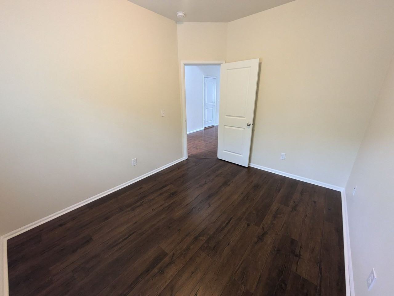 3100 Eagle Loop Ne - Photo 3 of 16