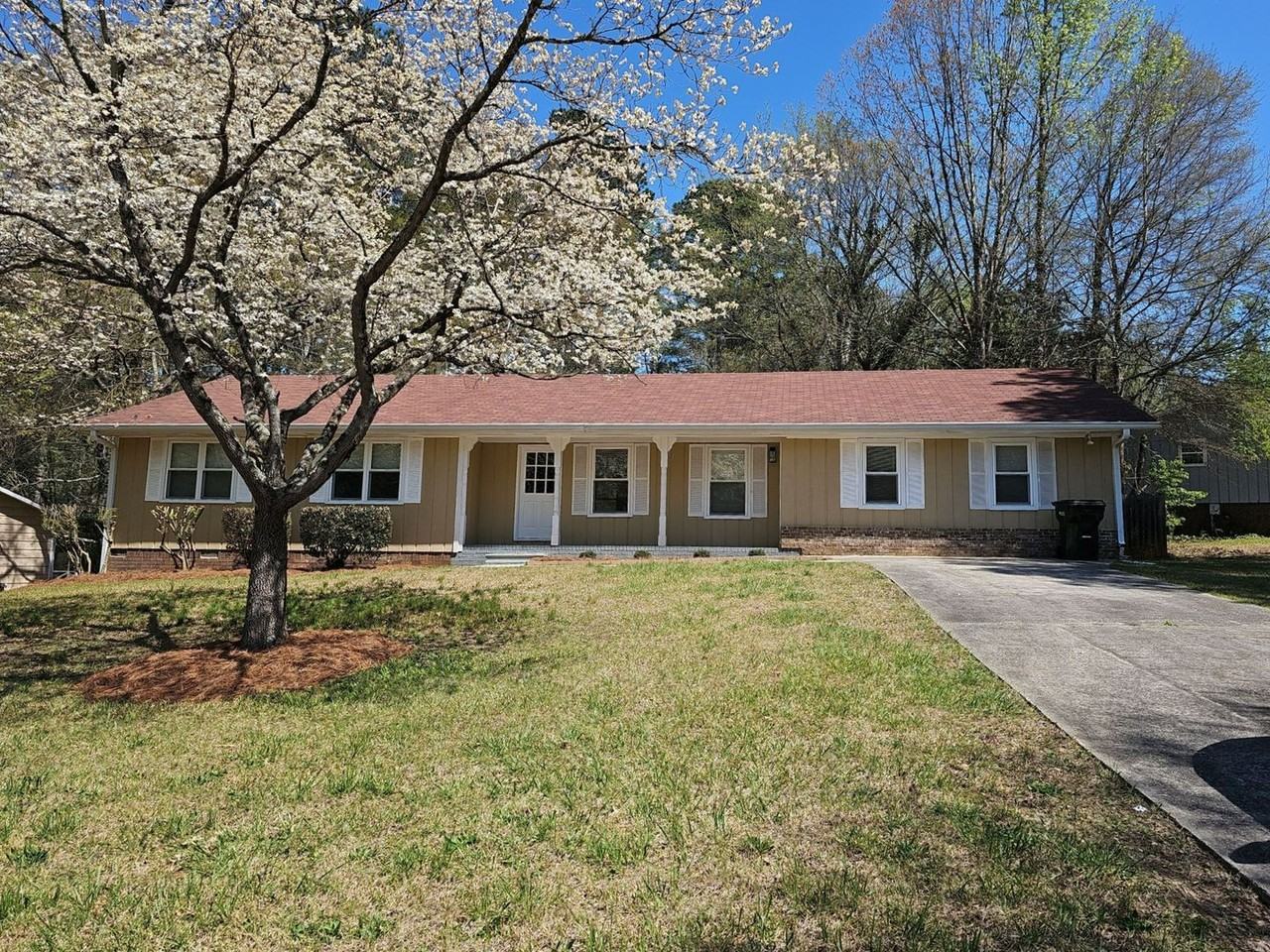 2392 Shire Ct - Photo 2 of 24