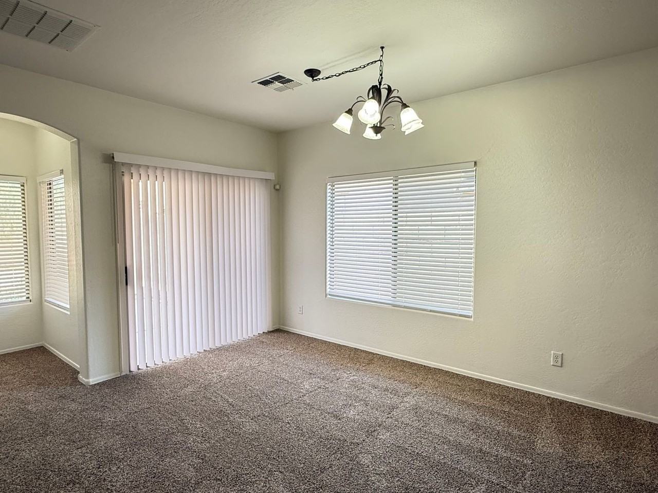 8810 W Hilton Ave - Photo 5 of 29