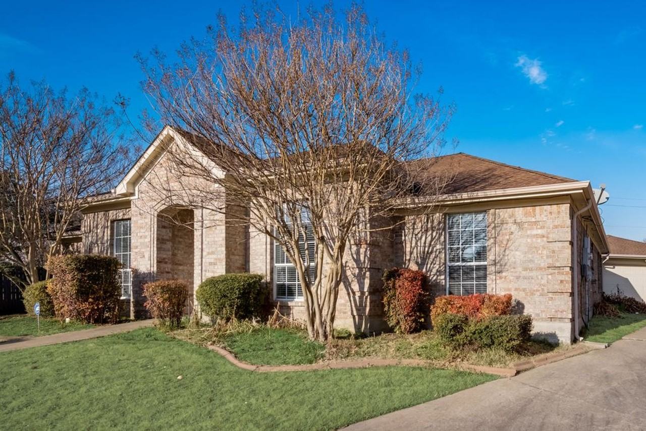 2914 Post Oak Ln - Photo 2 of 34
