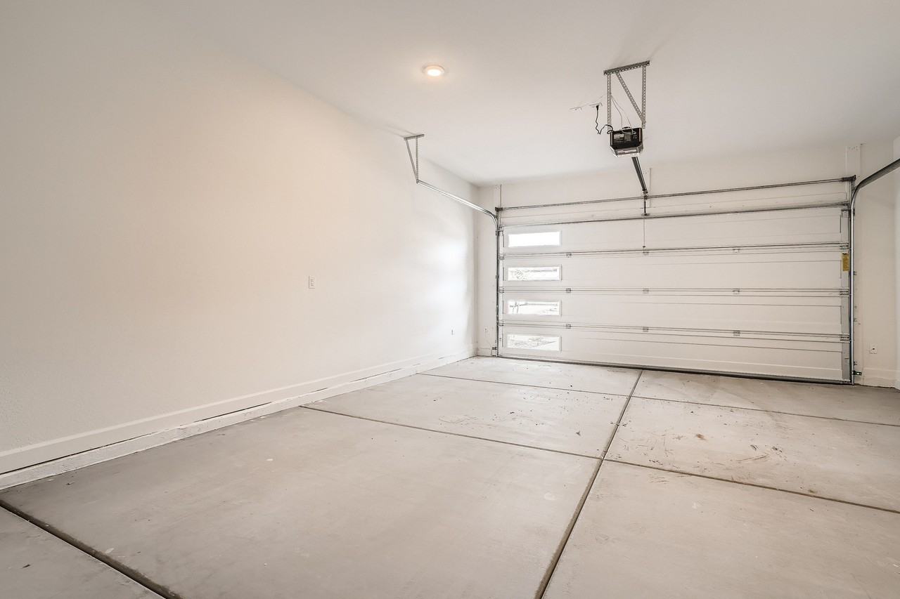 15550 S 181st Ln #1 - Photo 3 of 10