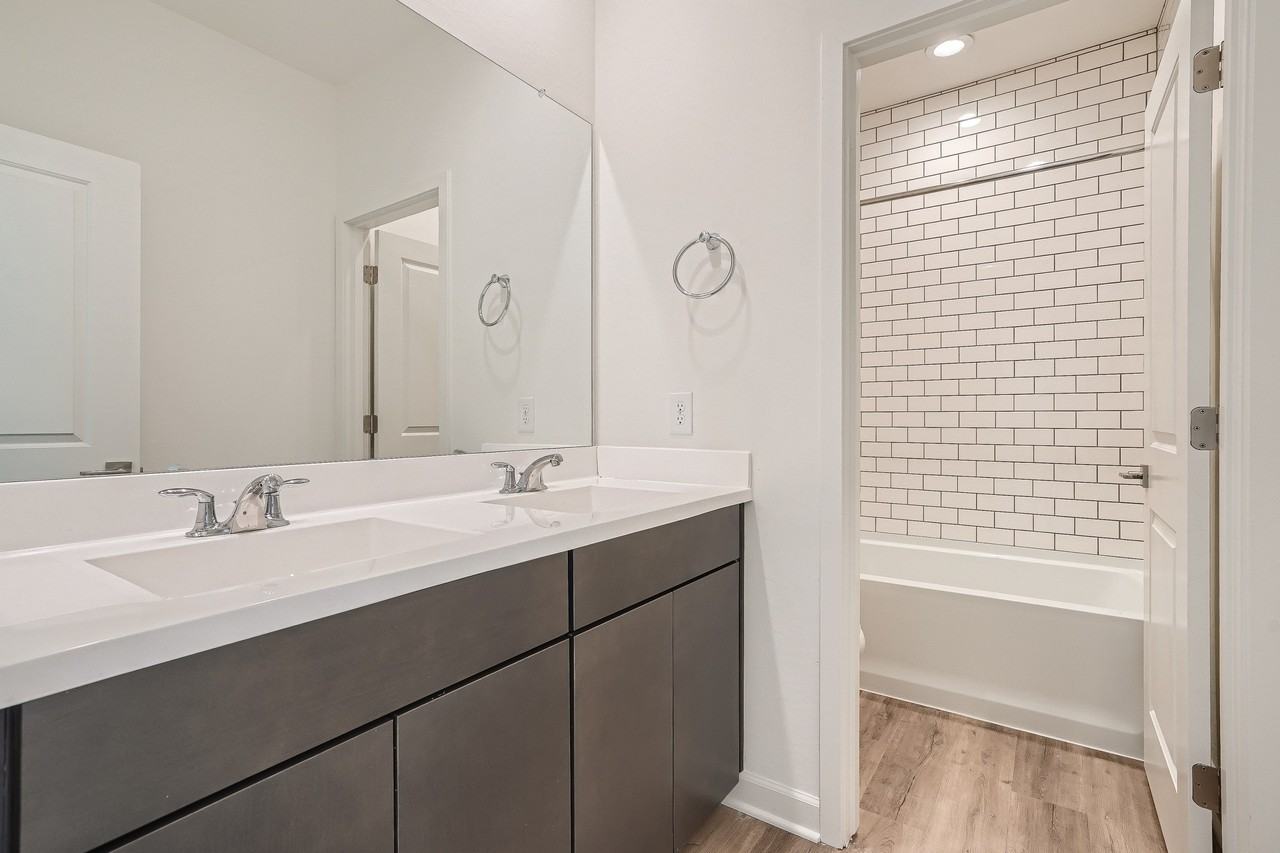 15550 S 181st Ln #1 - Photo 4 of 10