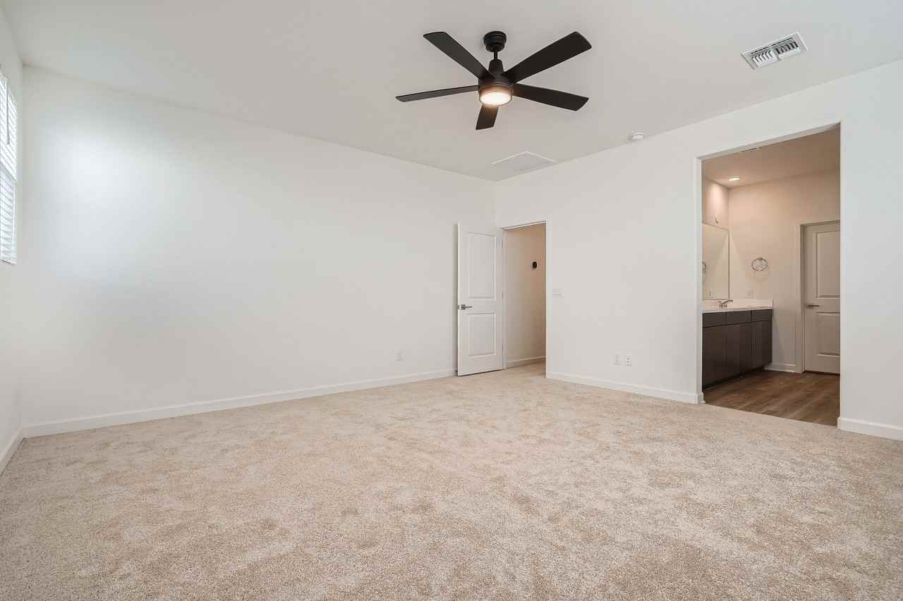 15550 S 181st Ln #1 - Photo 5 of 10
