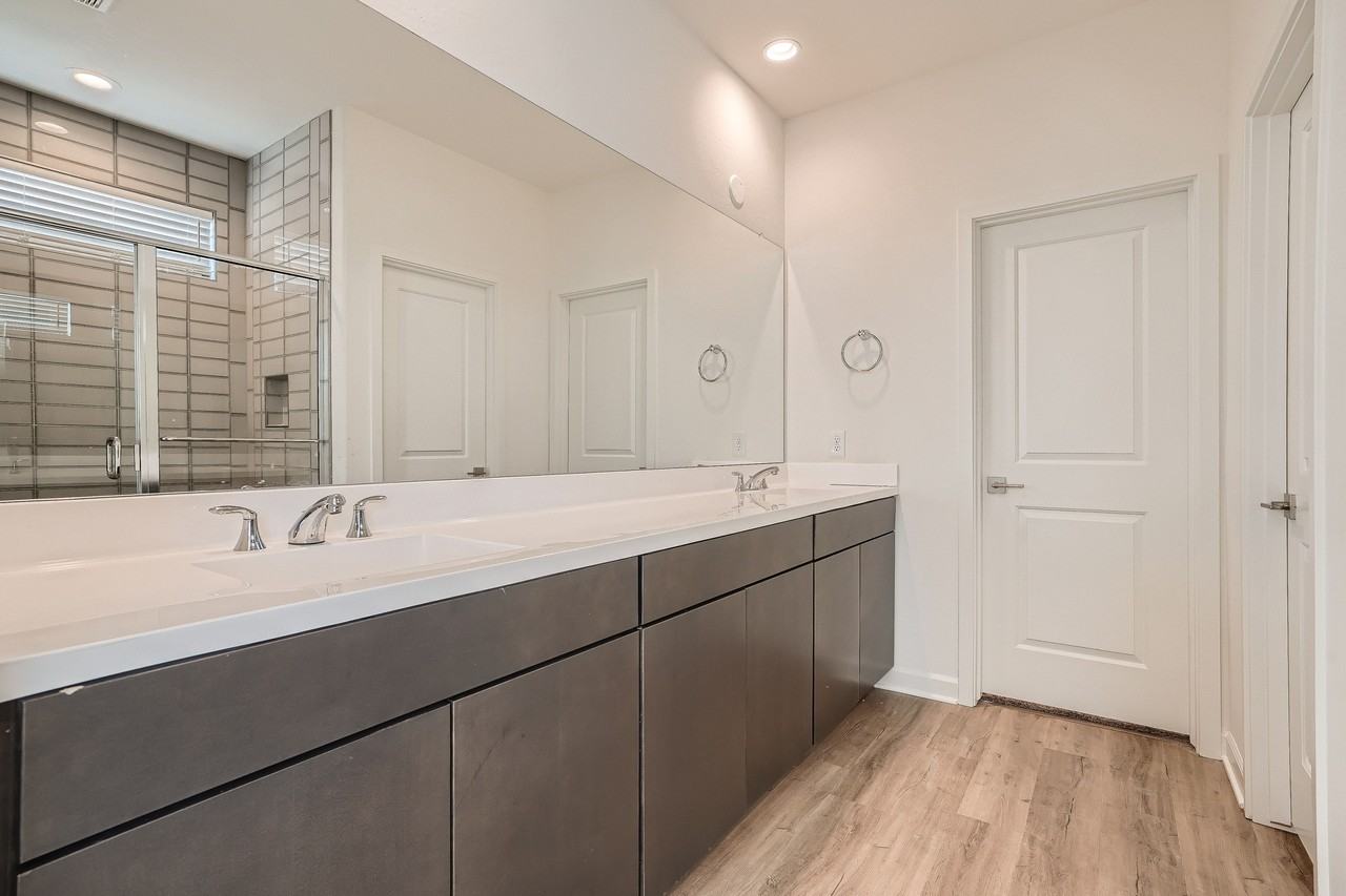 15550 S 181st Ln #1 - Photo 7 of 10