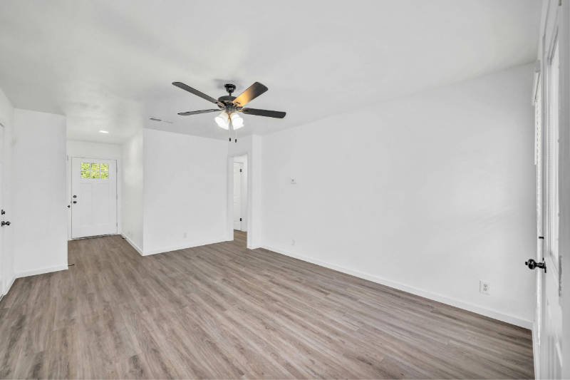 6506 King George Dr - Photo 5 of 20