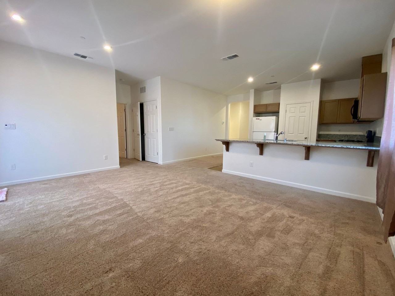 152 Trevor St - Photo 4 of 17