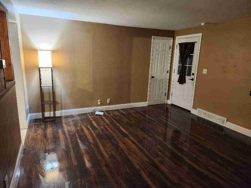 1031 S Telulah Ave - Photo 3 of 9