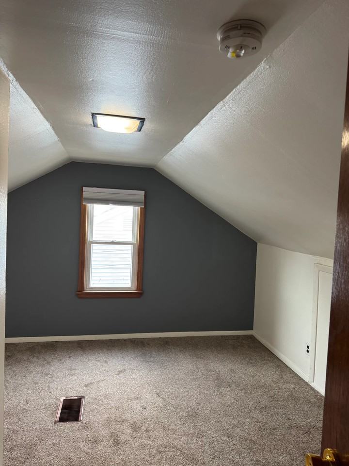 1031 S Telulah Ave - Photo 6 of 9