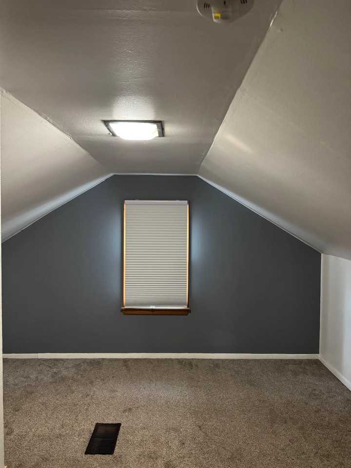 1031 S Telulah Ave - Photo 7 of 9