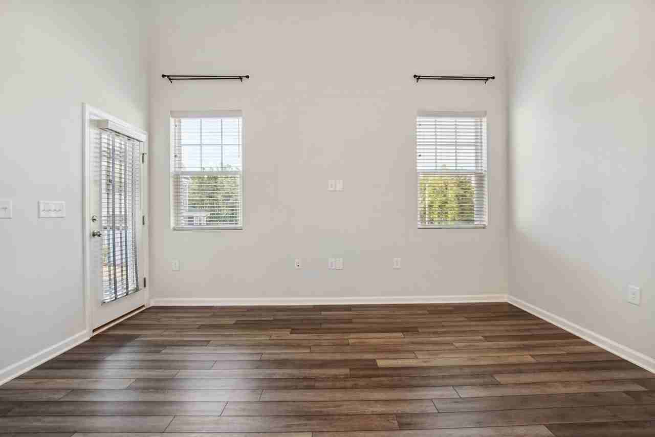 102 Bedivere Ln - Photo 2 of 30