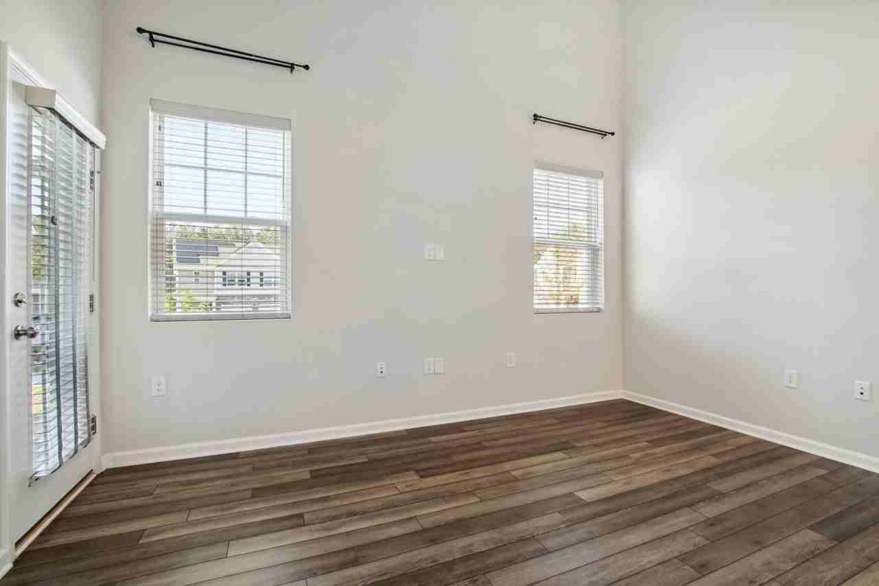 102 Bedivere Ln - Photo 3 of 30