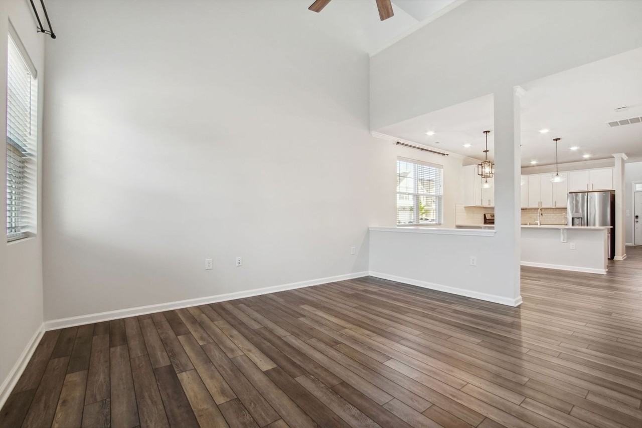 102 Bedivere Ln - Photo 4 of 30