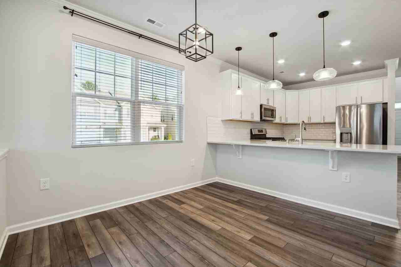 102 Bedivere Ln - Photo 6 of 30