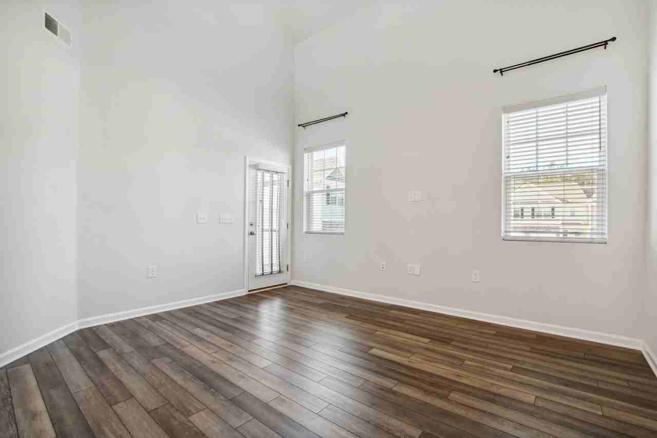 102 Bedivere Ln - Photo 7 of 30