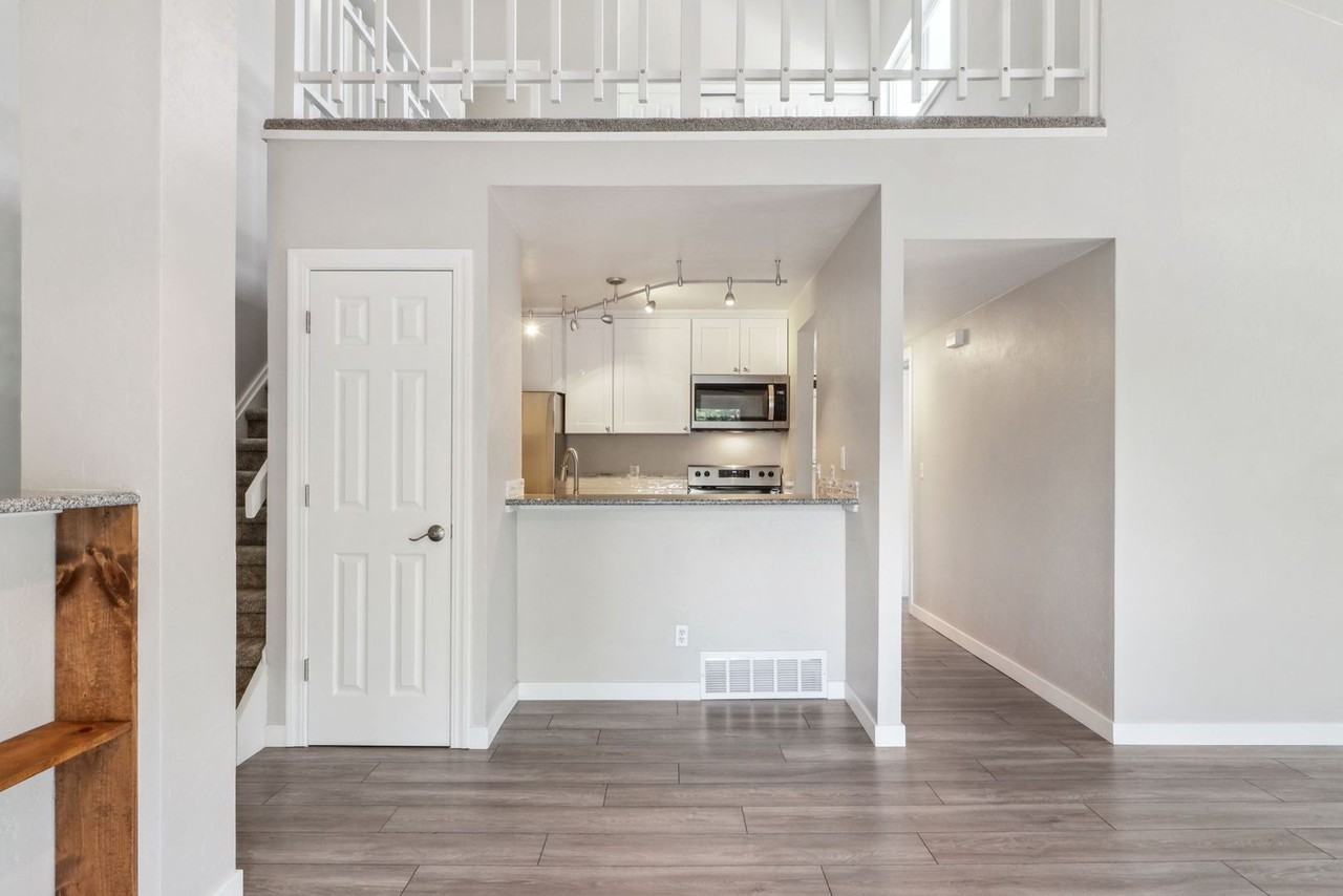 1180 S Monaco Street Pkwy - Photo 7 of 26