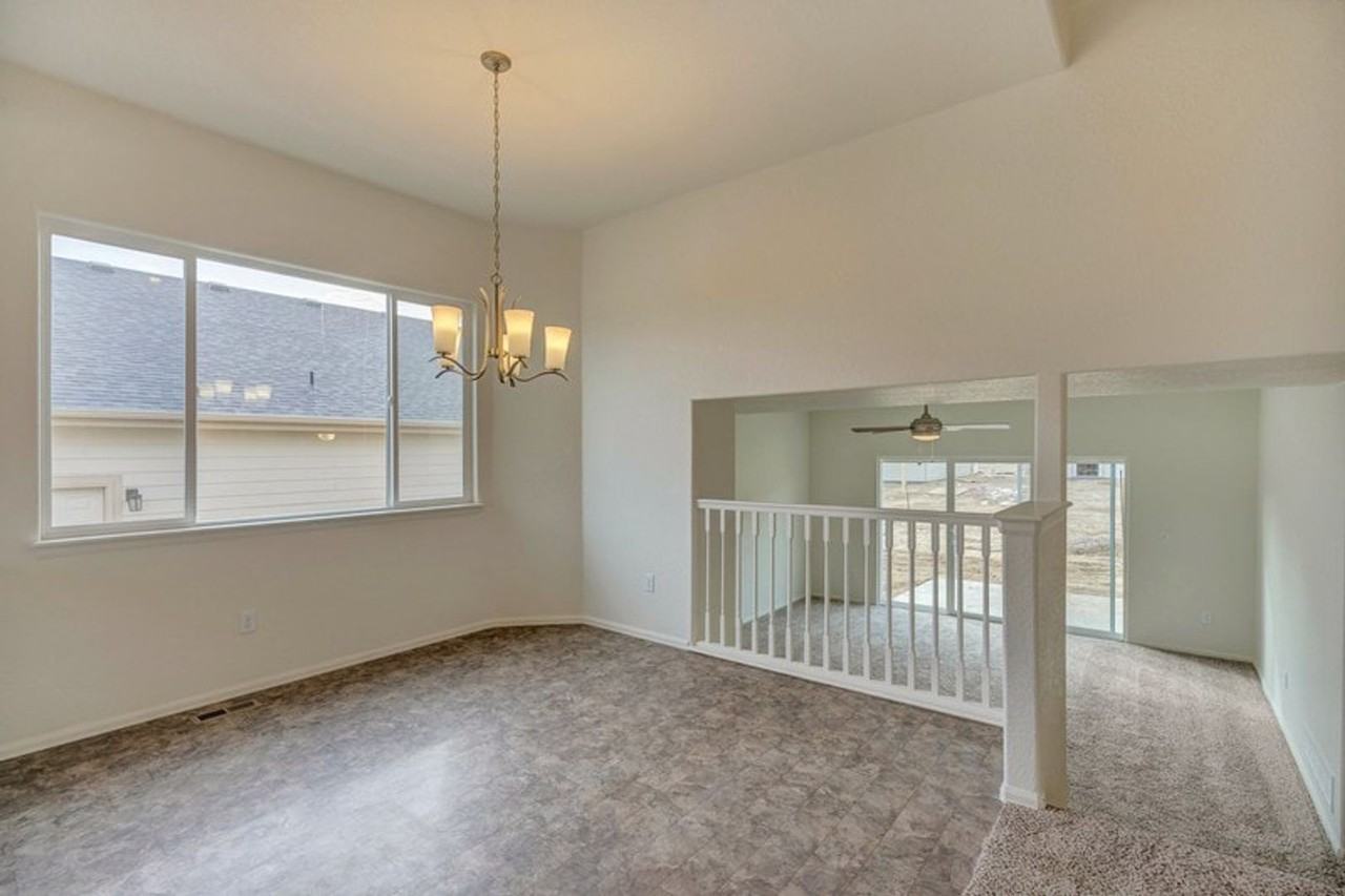 935 Mt Shavano Ave - Photo 4 of 27