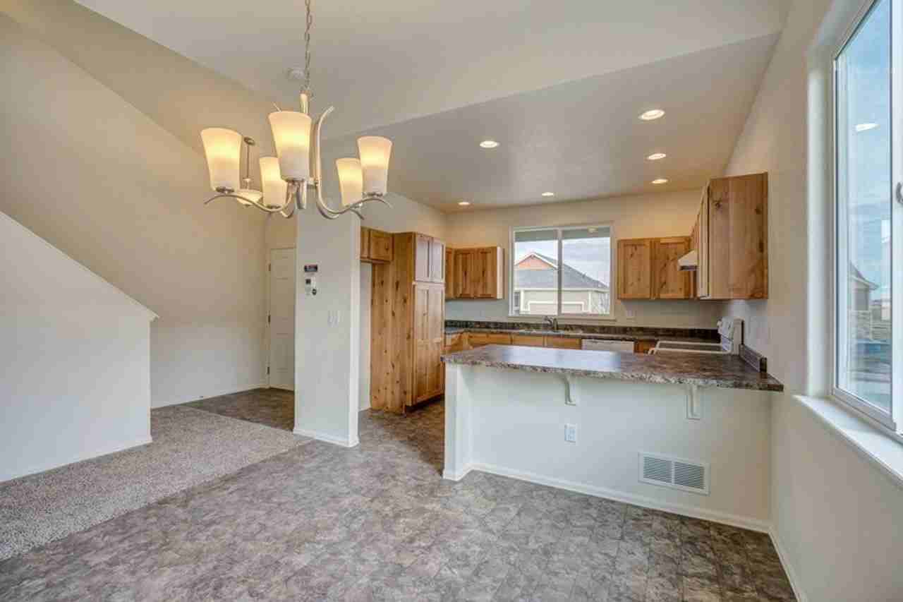 935 Mt Shavano Ave - Photo 6 of 27