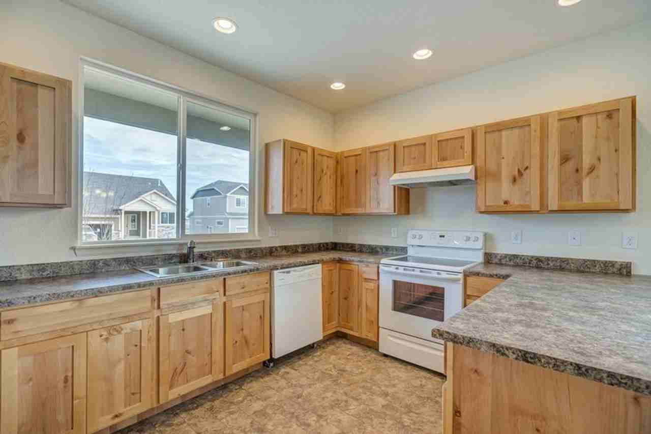 935 Mt Shavano Ave - Photo 7 of 27