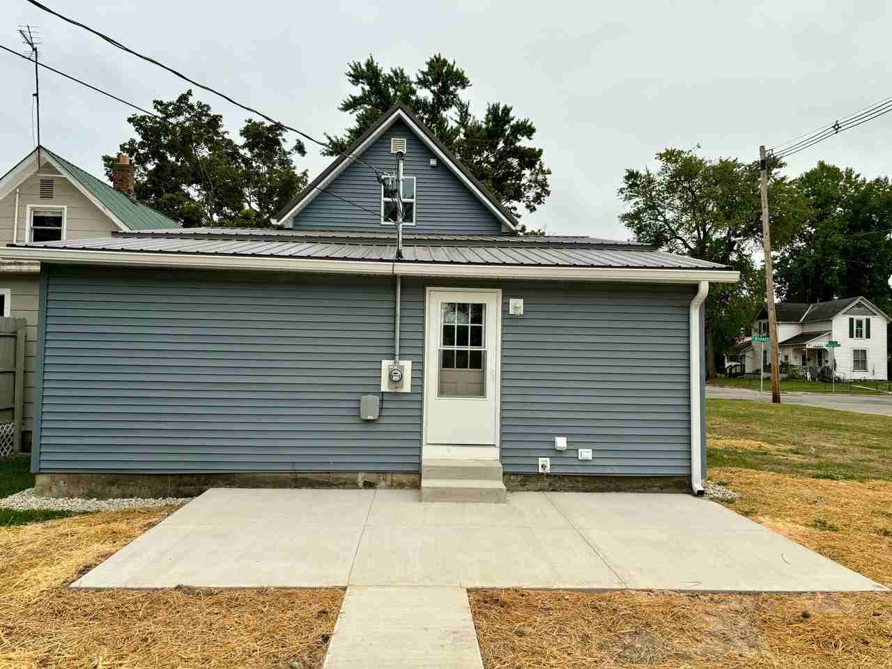 925 W Market St - Photo 2 of 14