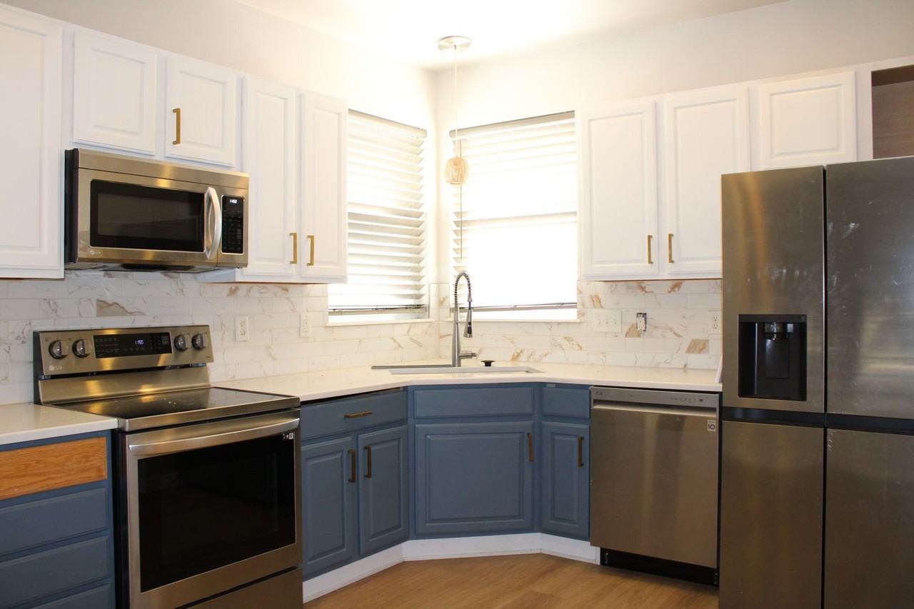 2827 Rock Creek Dr - Photo 2 of 10