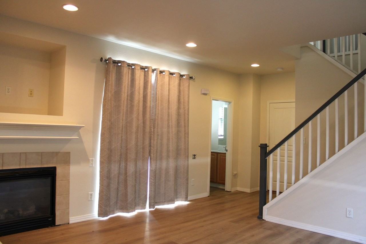 2827 Rock Creek Dr - Photo 4 of 10