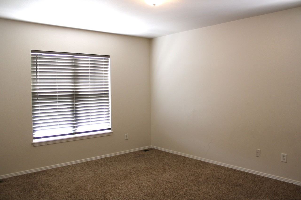 2827 Rock Creek Dr - Photo 5 of 10