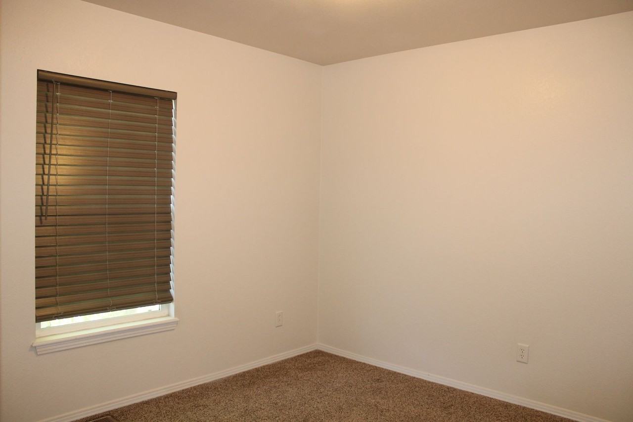 2827 Rock Creek Dr - Photo 7 of 10