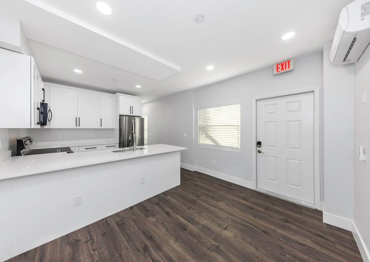 163-165 OSE Rentals LLC - Photo 4 of 44