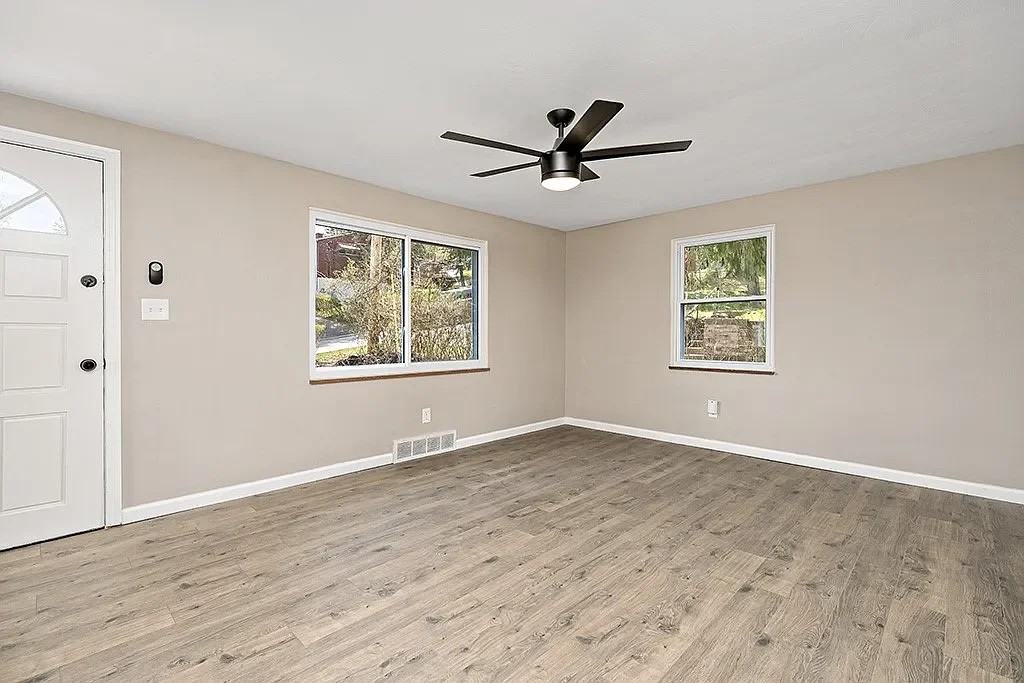 122 Bramble St - Photo 3 of 20