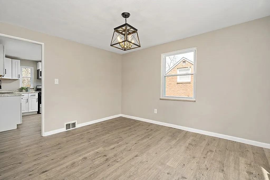 122 Bramble St - Photo 5 of 20