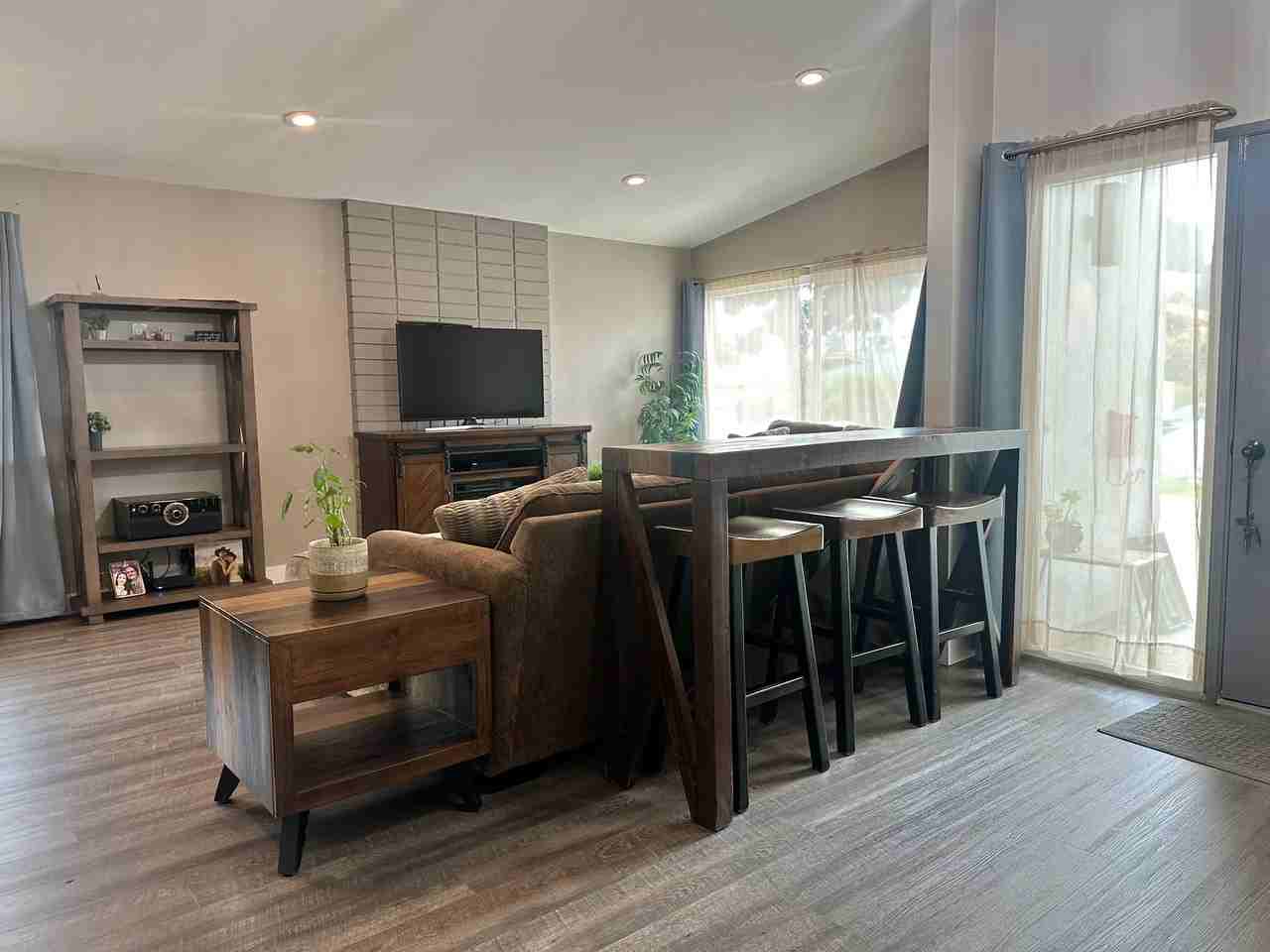 1577 Skylark Way - Photo 4 of 16