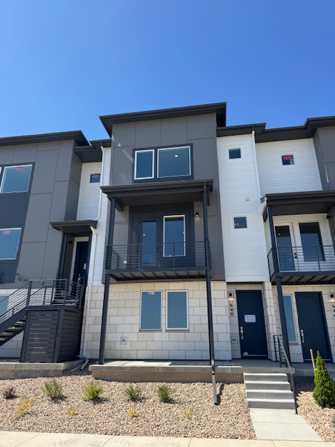 640 Saddle Dr - Photo 2 of 31