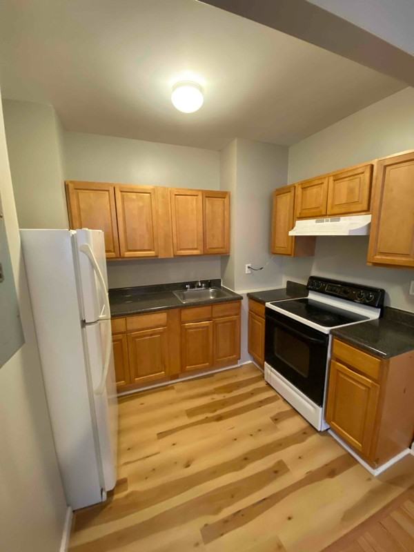 114 Ashley St #4E - Photo 2 of 7