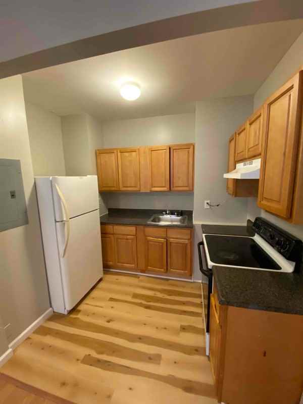 114 Ashley St #4E - Photo 3 of 7