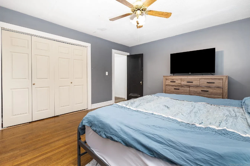 29 1/2 Mountain St #1 - Photo 4 of 7