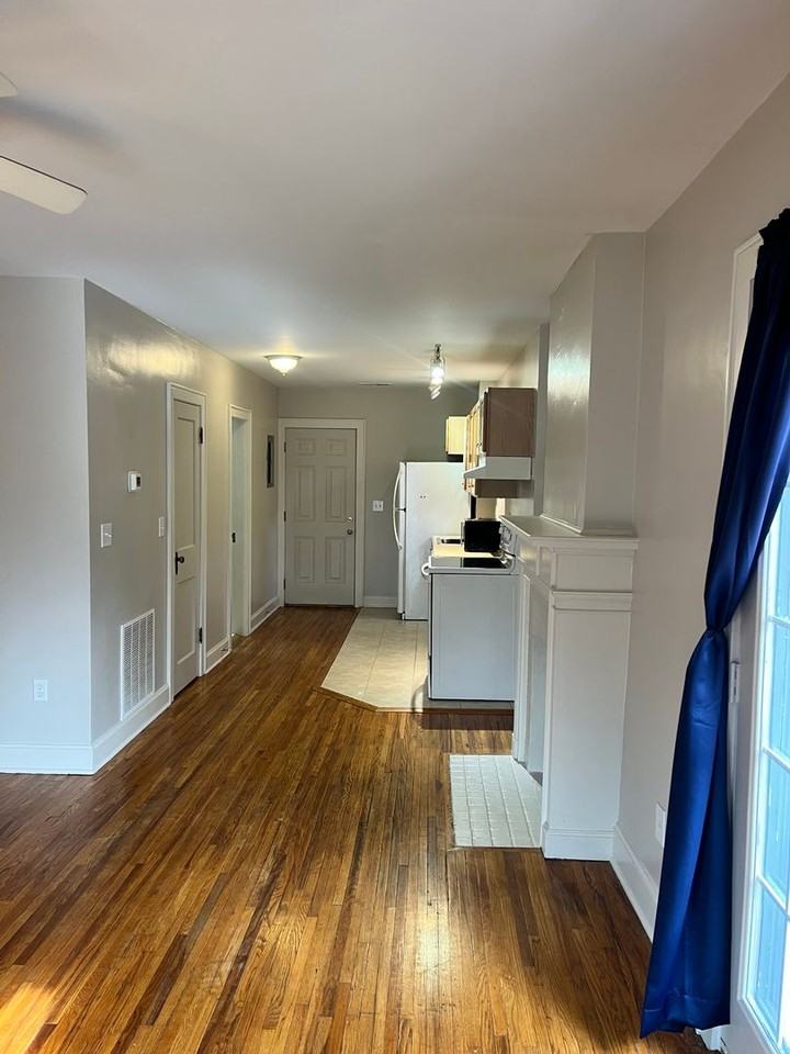 2352 1/2 E Main St - Photo 4 of 13