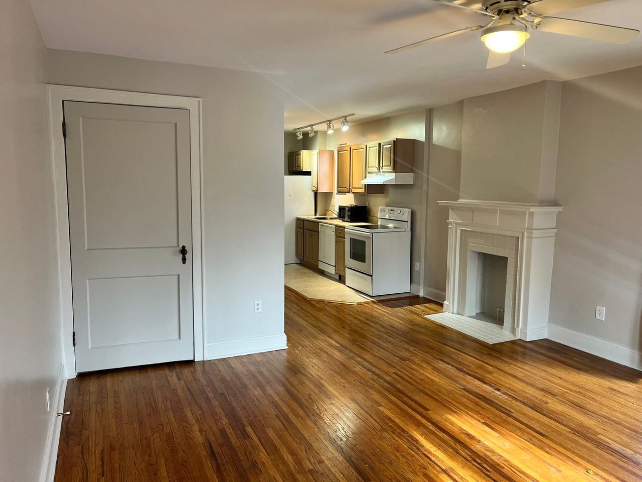 2352 1/2 E Main St - Photo 7 of 13