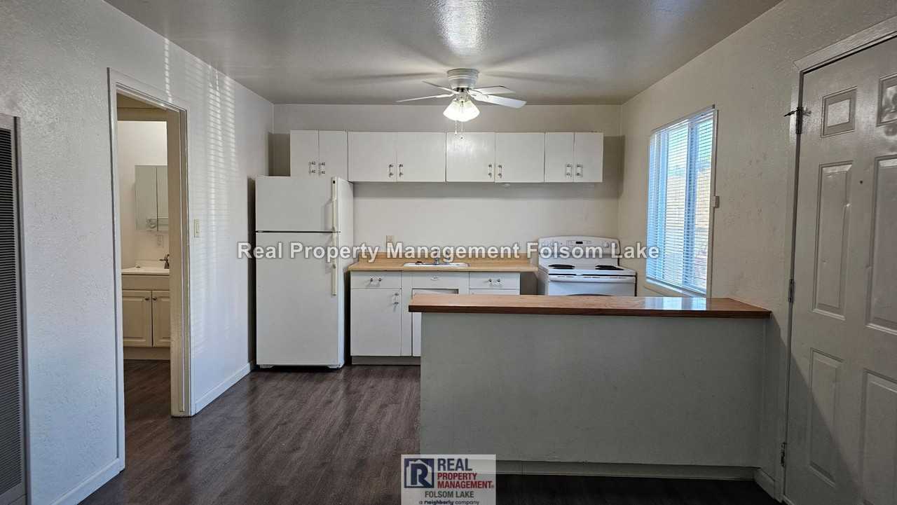 910 1/2 Mormon St #A - Photo 3 of 7