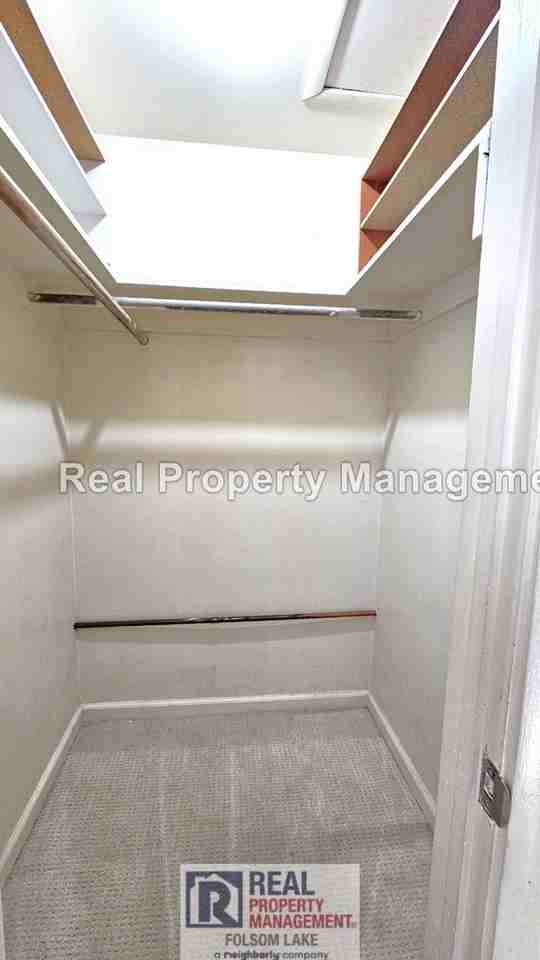 910 1/2 Mormon St #A - Photo 5 of 7