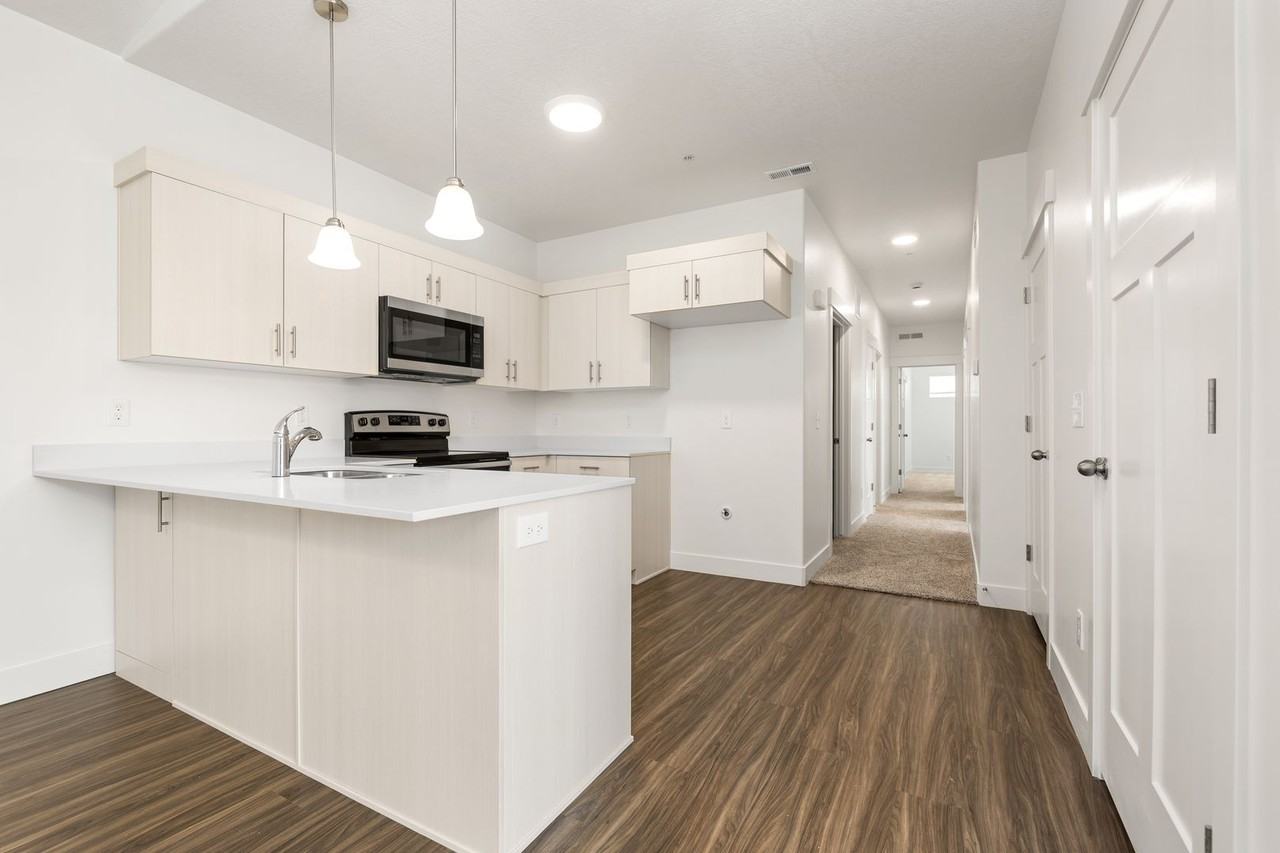 13714 S Hanley Ln - Photo 2 of 18