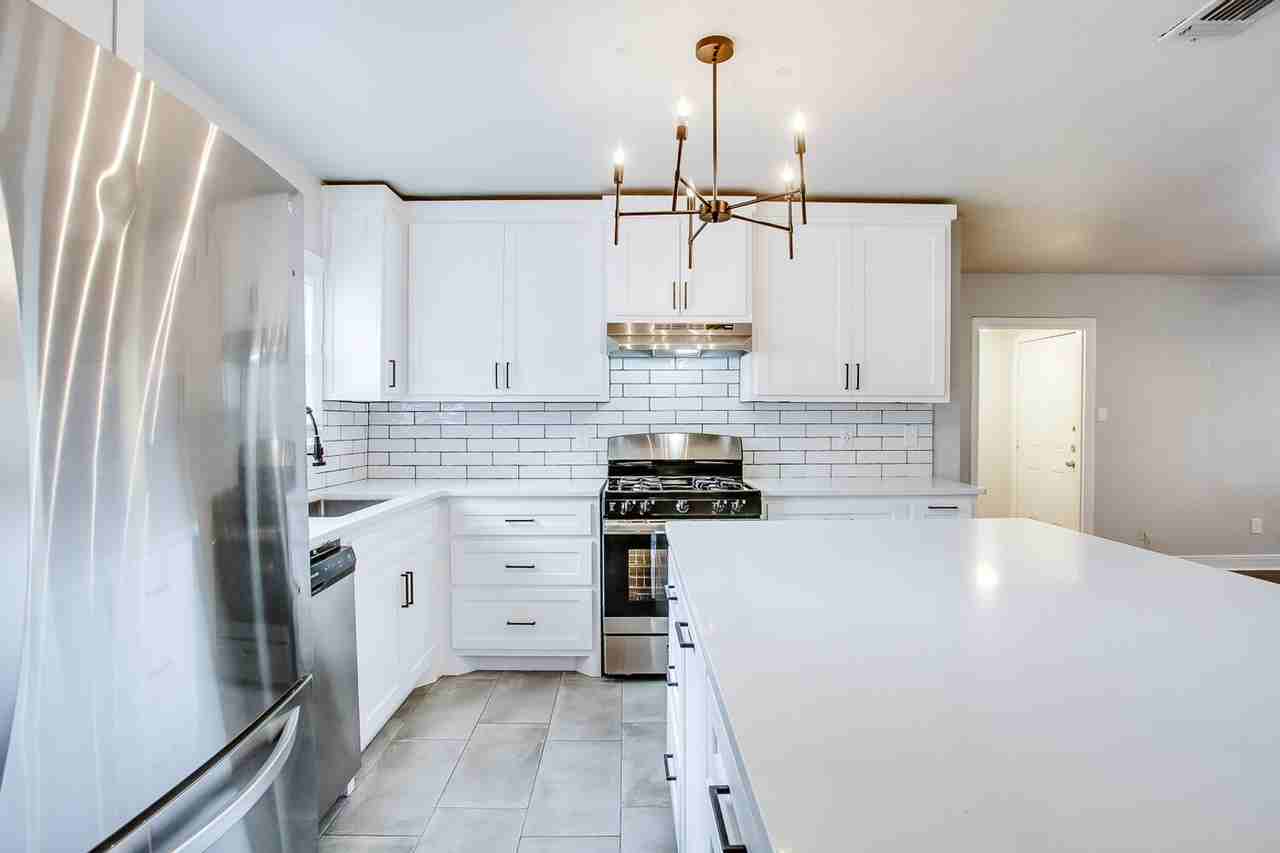 2821 27th St - Photo 4 of 14