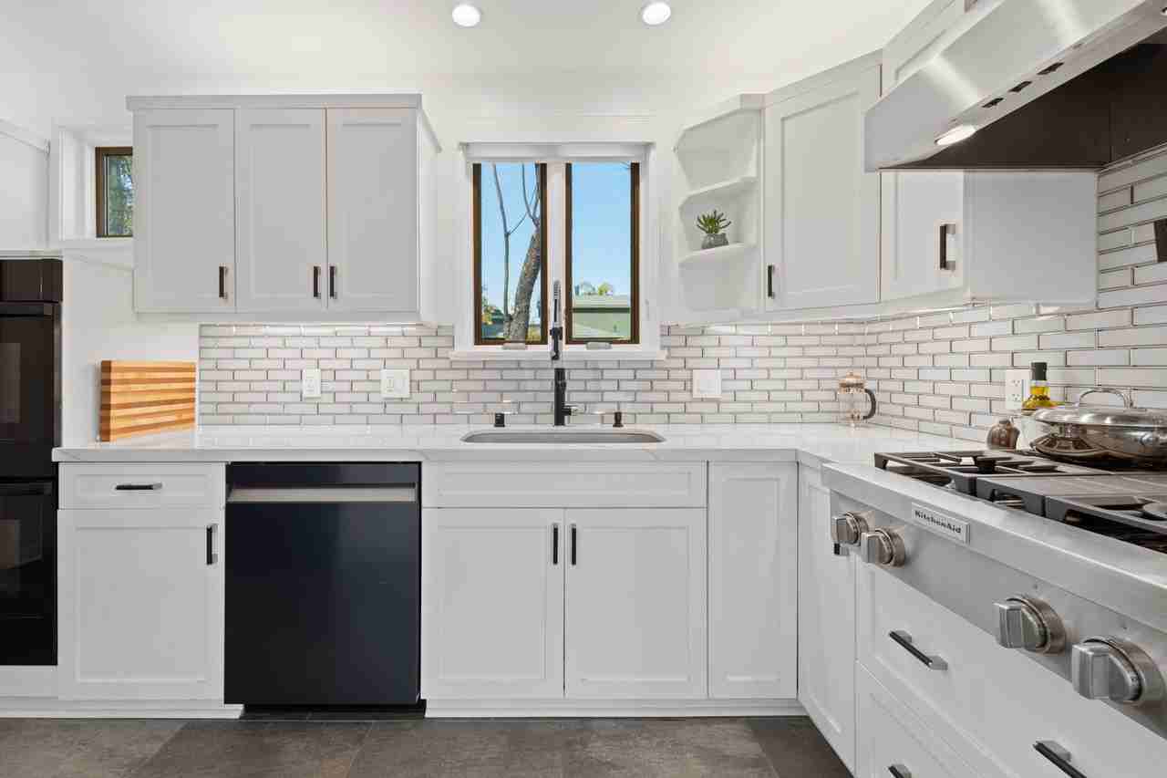 4556 Ethel Ave - Photo 4 of 9