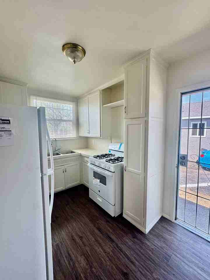 713 E Cocoa St #713 - Photo 5 of 10